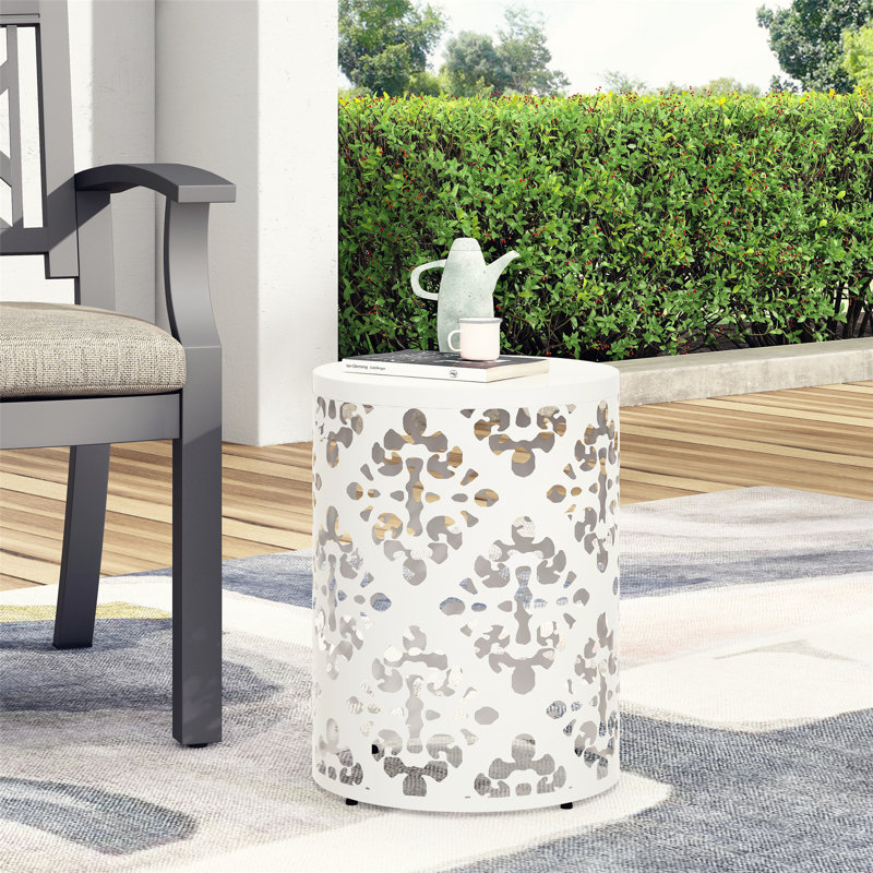 Table d'appoint d'extérieur en métal durable au design exquis pour une utilisation polyvalente