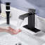Robinet pour salle de bain à poignée simple avec bonde escamotable-112486761