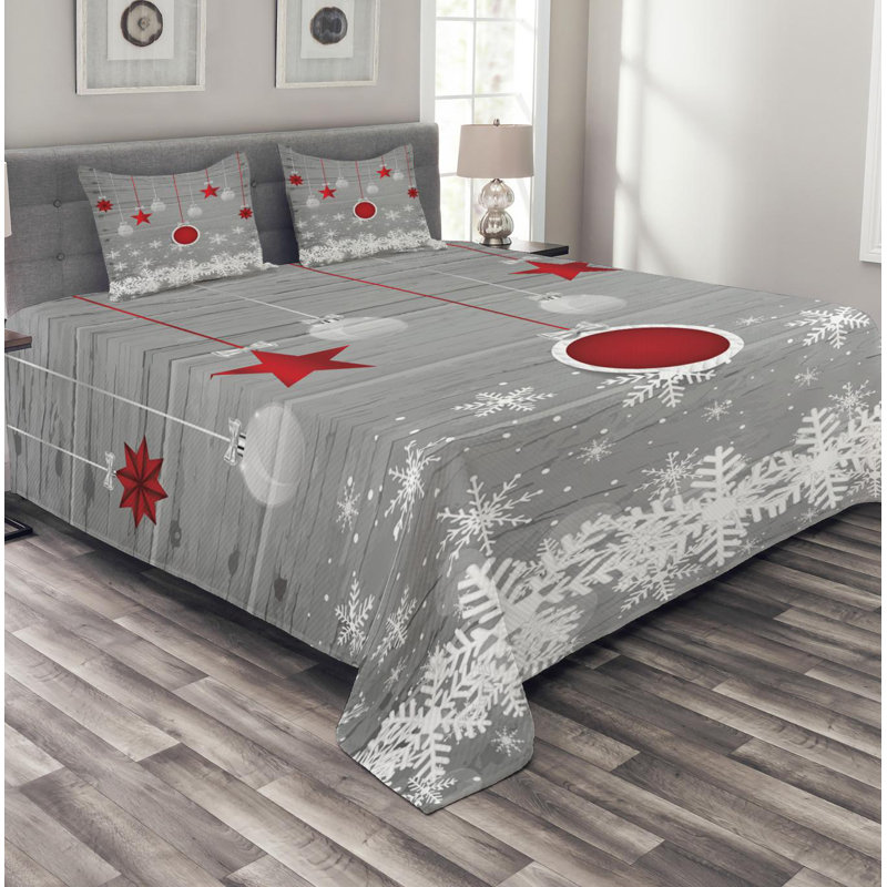 Traditional Coverlet, Queen Coverlet + 2 Shams