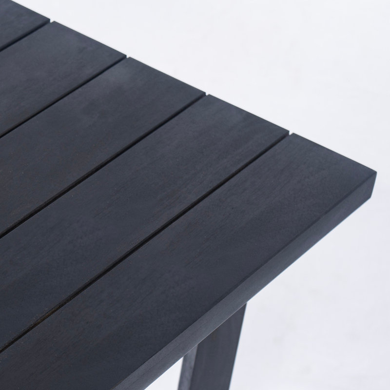 Élégante table d'appoint carrée avec construction durable et rangement spacieux, parfaite pour les salons et les chambres modernes.