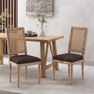 Chaises de salle à manger d'inspiration française, bois brun et polyester, élégance rustique pour les repas de famille