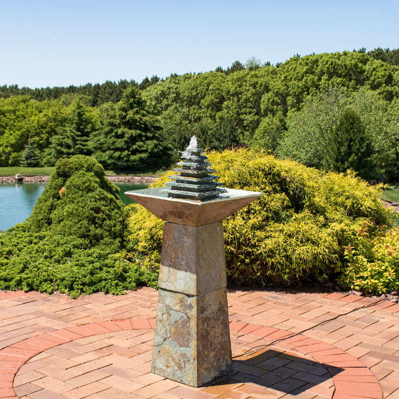 Fontaine d'extérieur en ardoise avec lumière