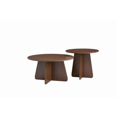 Ensemble de tables basses gigognes de style rétro. Disponible en finition noyer ou bois naturel. Tables d'appoint rondes avec pieds croisés. Idéal pour les salons et les salles à manger.