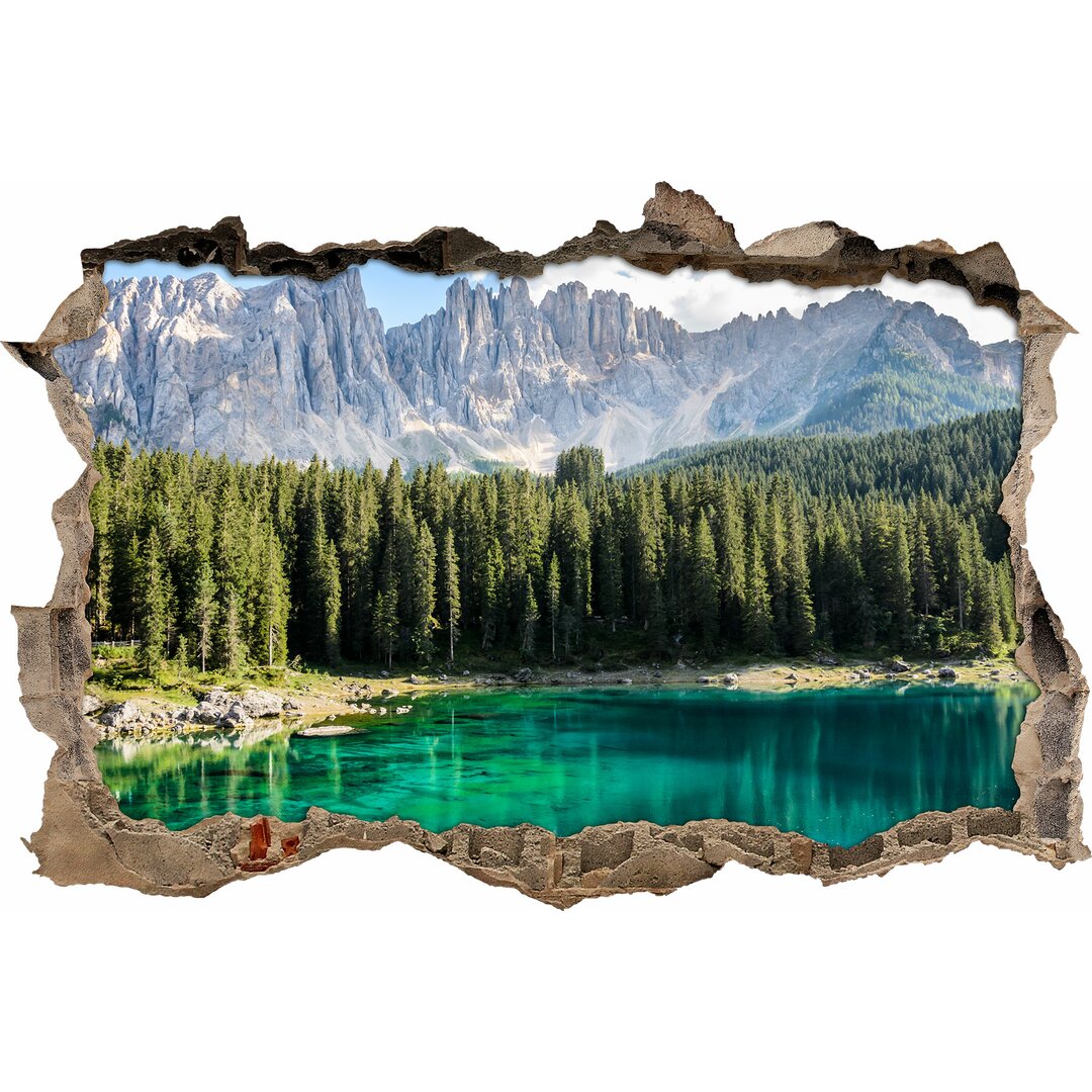 Reflektierender Bergsee am Wald Wandaufkleber