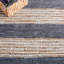 Tapis en cuir tissé à la main / à rayures en jute gris foncé / brun Gered-538620558