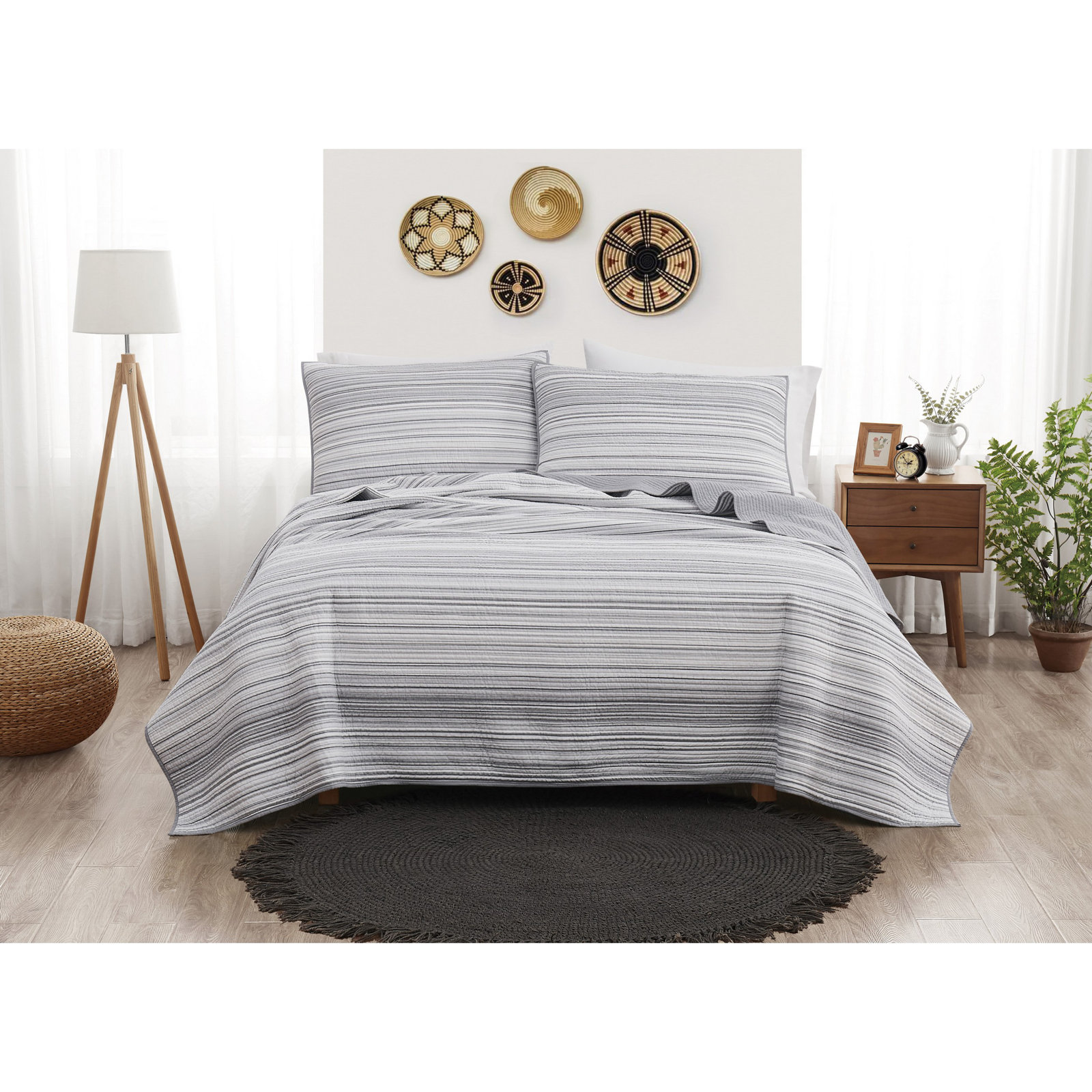 Everette Cotton Quilt Set, Queen Quilt + 2 Standard Shams