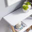 Console contemporaine avec trois tablettes ouvertes