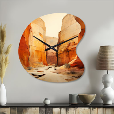 «Bold Landscape Canyon Desert V - Canyon», forme unique en métal, horloge murale asymétrique traditionnelle