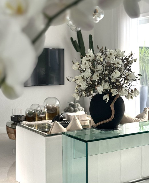 Black Konos Vase With White Magnolias
