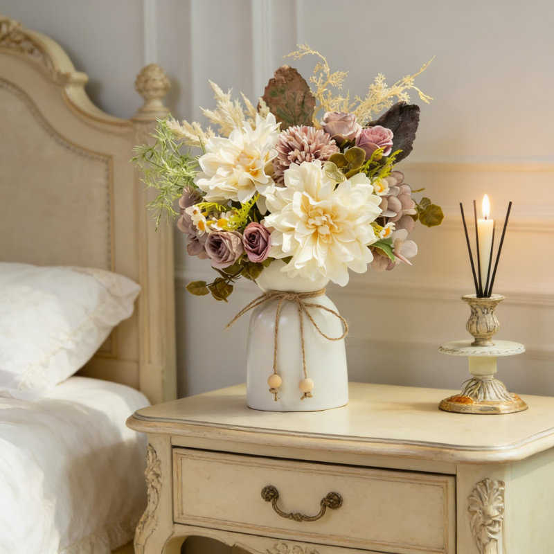 Arrangement floral en soie Dahlia et hortensia dans un vase en céramique
