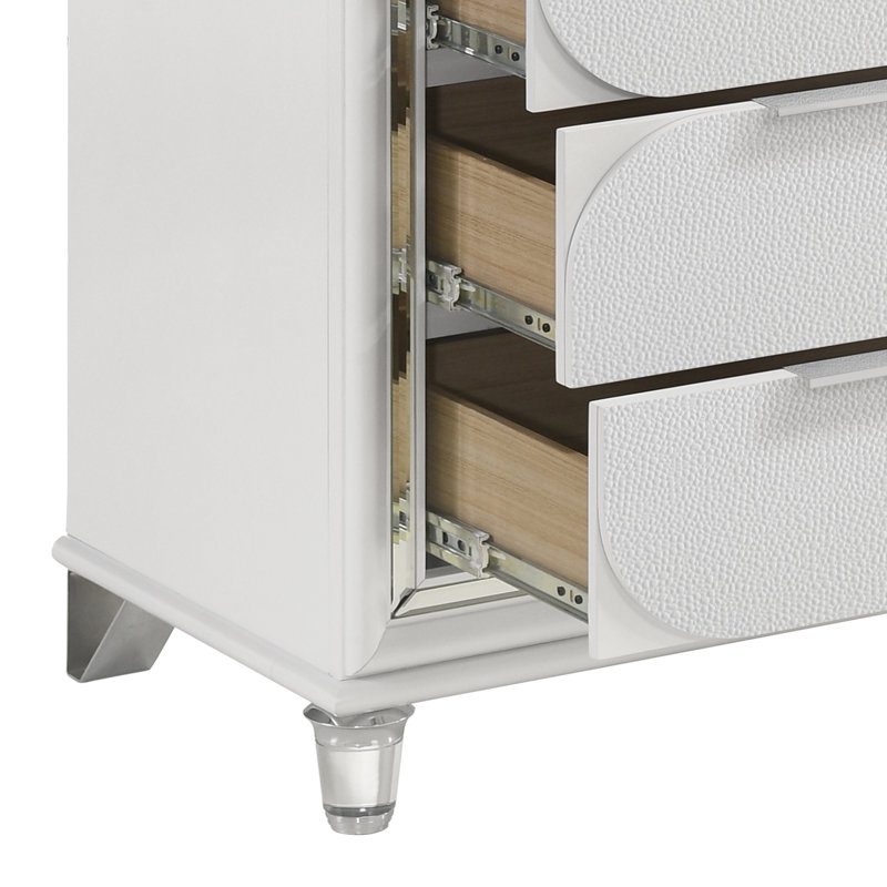 Commode, finition blanc perle