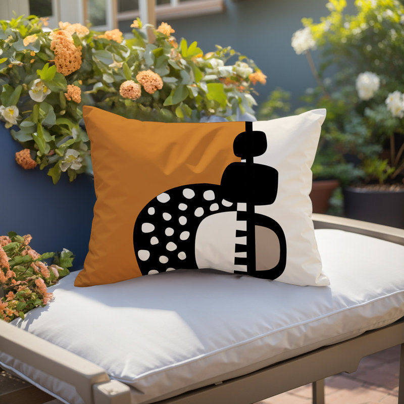 Oreiller rectangulaire réversible intérieur / extérieur Khari, Orange brûlé / noir / blanc cassé, H 18 po x l 25 po