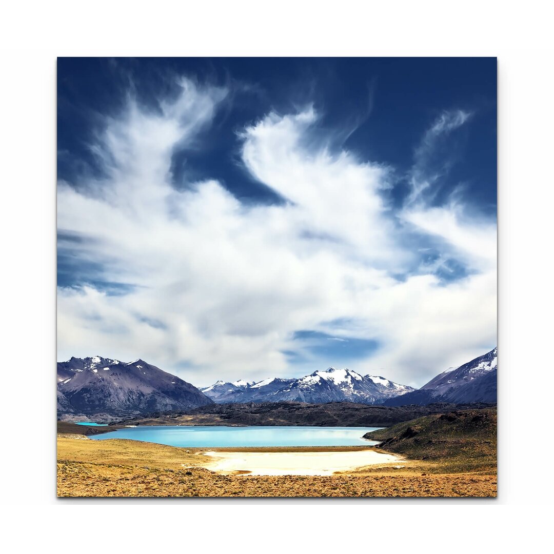 Leinwandbild Blauer See zwischen schneebedeckten Bergen