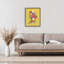 Ensemble de tigres roses sur cadre flottant jaune, design par Mia Charro-1722606225-1722606236