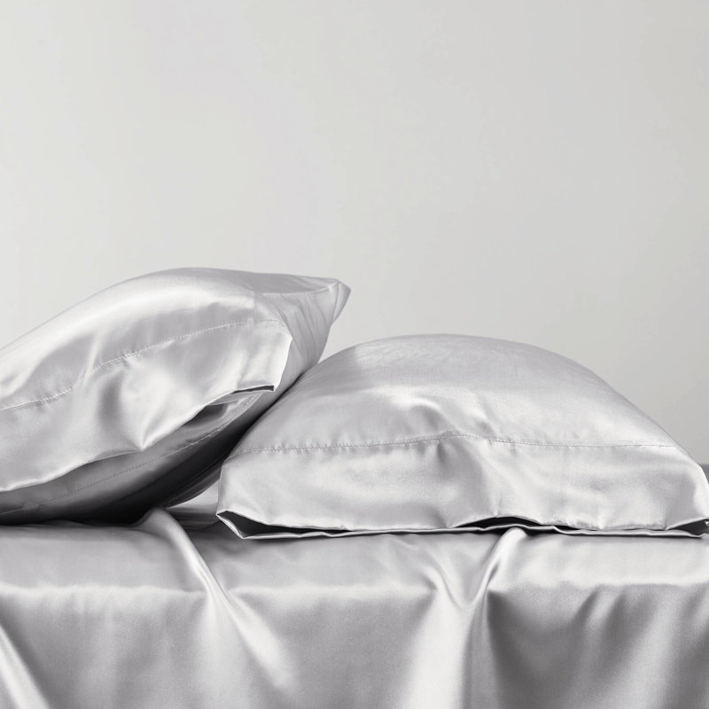 Drap-housse de luxe gris 100% satin simple 4 pièces - froissé, lisse et soyeux, dompte les frisottis, convient aux matelas de 16 po, aux taies d'oreiller ouvertes, aide à la casse des cheveux,