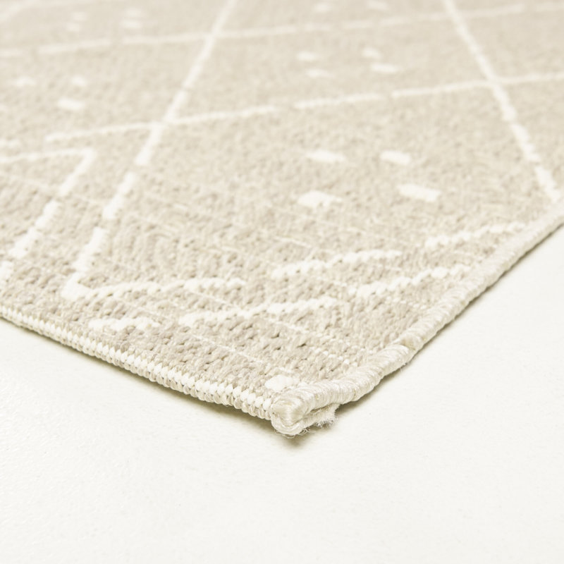 Jennifer Beige/Ivory Global Diamond Indoor/Outdoor Area Rug, Rectangle 7'10" x 10'