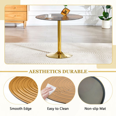 Ensemble de table et de chaises, diamètre de 35 po, table ronde en verre annelé. Assorti de 4 chaises en polyuréthane avec des pieds dorés. Hauteur de 37 po: dossier ergonomique en polyuréthane en forme de coquille.