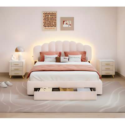Ensemble de chambre avec grand lit 3 pièces, molleton Teddy avec tête de lit à rayures DEL, grand tiroir et 2 tables de chevet revêtues de velours