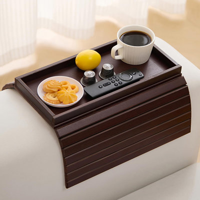 Table de plateau en bambou avec accoudoirs de canapé, table pliante avec accoudoirs de canapé pour canapé, porte-gobelet flexible et antidérapant avec accoudoirs, table de fauteuil avec accoudoirs pour boissons, tasses, repas, collations, téléphone, télécommande