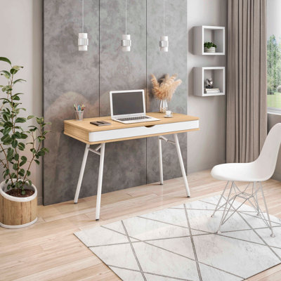 Bureau d'ordinateur avec rangement moderne