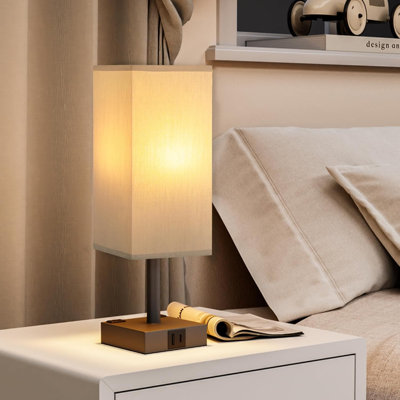 Lampe de chevet à contrôle tactile avec éclairage à intensité variable à 3 voies, ports de charge USB A + Type C, deux prises de courant alternatif et ampoule DEL E26 pour la chambre à coucher, le salon et le bureau