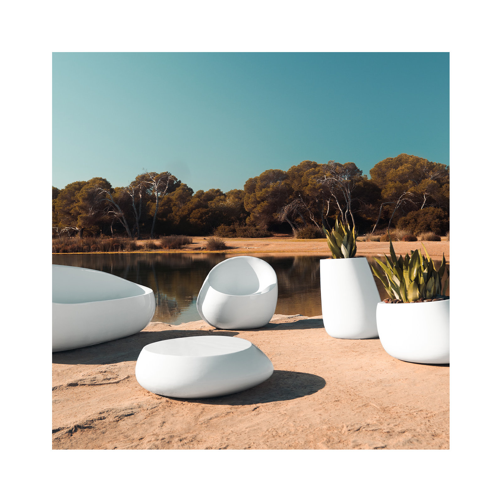 Plastic Outdoor Lounge Chair, White