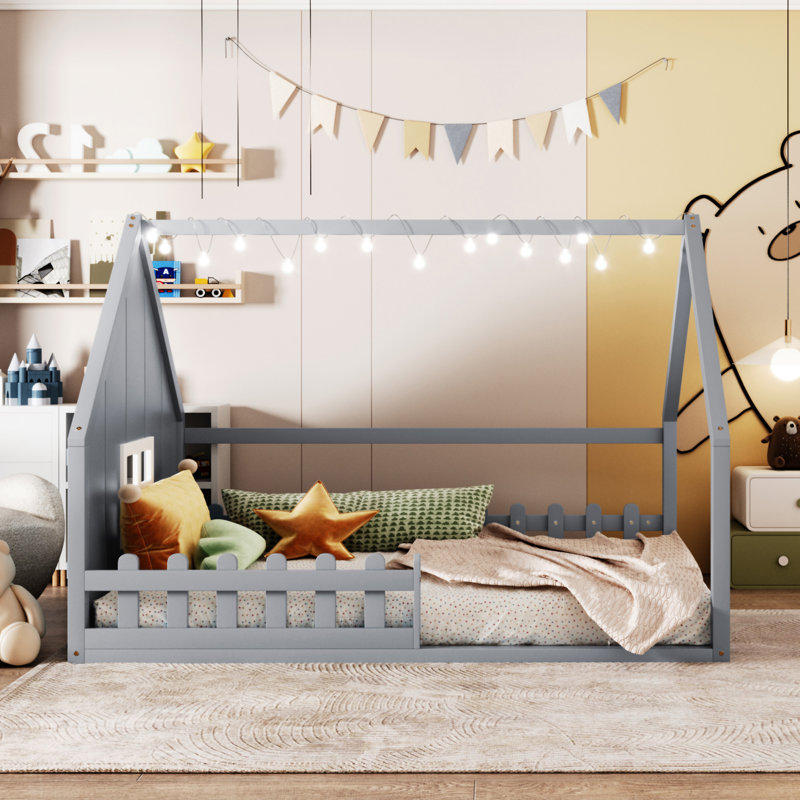 Lit en bois avec fenêtre et clôture, Gris