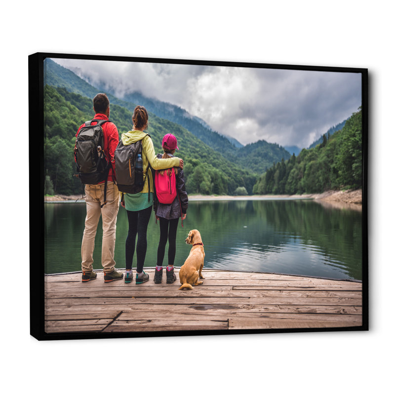 «Family Outing Adventure» sur toile, Cadre flottant noir, H 24 po x l 32 po x P 1 po