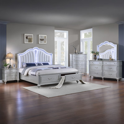 Motomitsu 5PC Bedroom Set Silver