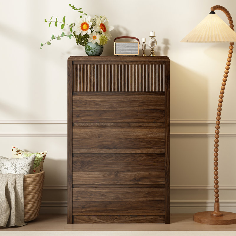 Commode moderne à 5 tiroirs cannelés pour chambre à coucher, commodes hautes de 48,4 po et commodes, Brun
