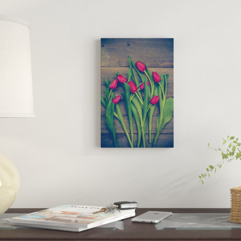« red tulipes », impression sur toile, H 40 po x l 26 po x P 1,5 po, Toile tendue, Pas de tapis