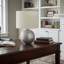 Lighting, 19 po, lampe de table, résine grise, abat-jour ivoire / crème, moderne