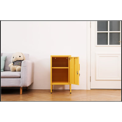 Armoire de rangement en métal durable et multifonctionnelle avec une construction en acier robuste et une capacité de charge élevée, idéale pour les espaces organisés.