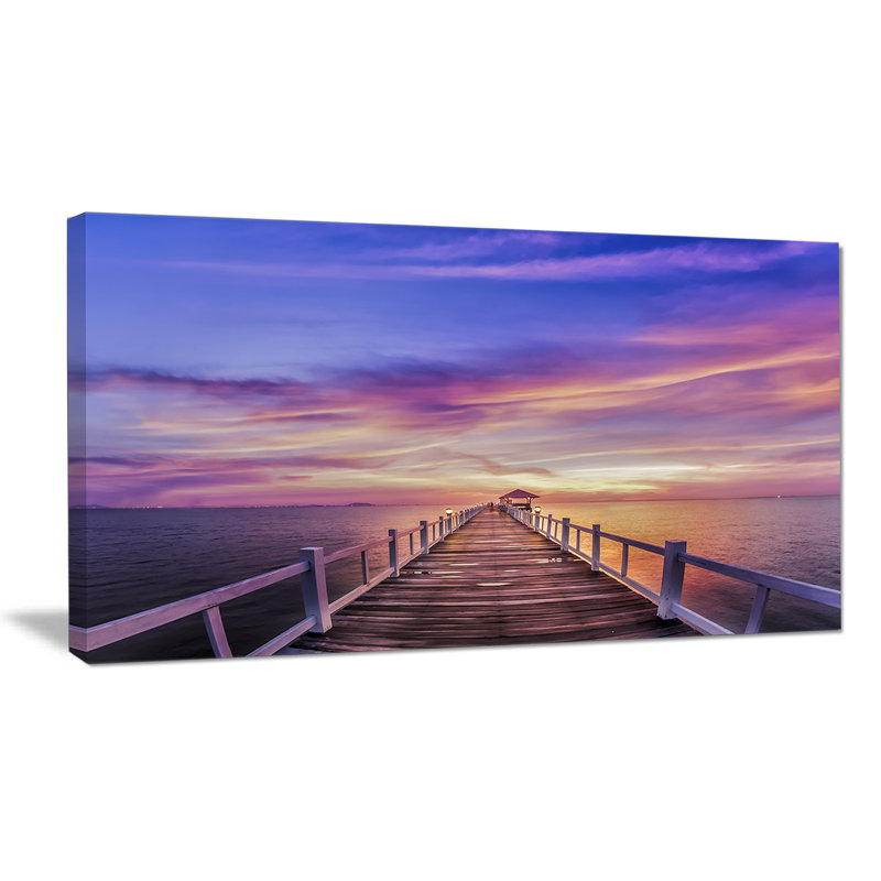 Pont en bois sous un ciel mauve - reproduction de photo sur toile tendue, H 16 po x l 32 po x P 1 po