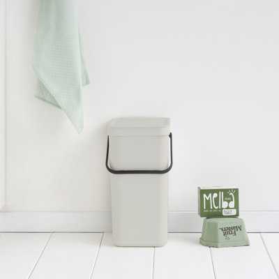 Poubelle de recyclage en plastique 4,2 gallons Sort & Go