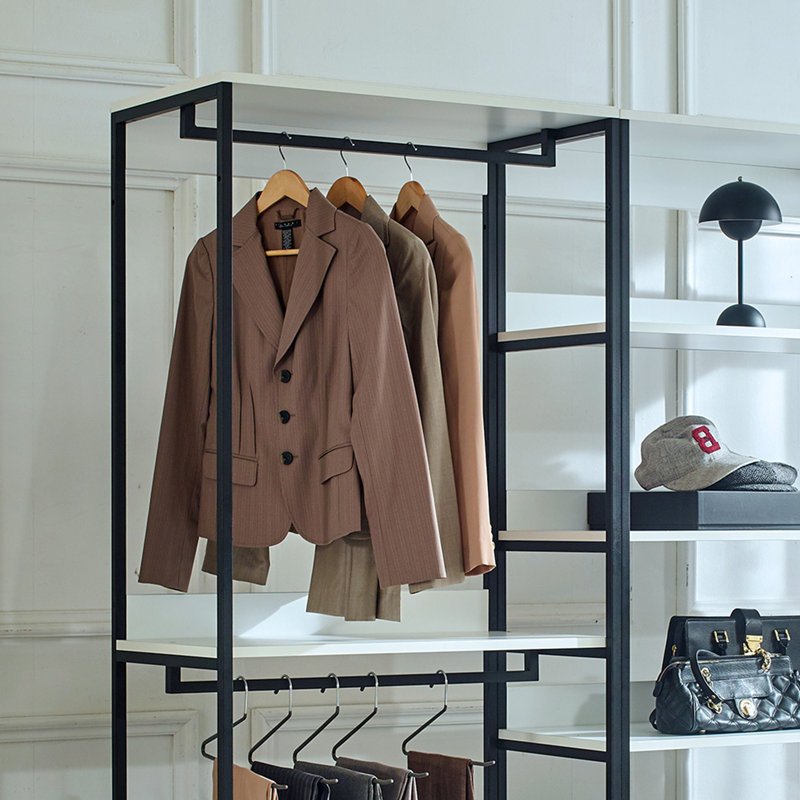 Système de garde-robe autoportant en bois avec cadre en métal