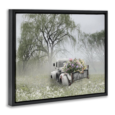«Overgrown Floral Truck Floater», art mural sur toile par Lori Deiter