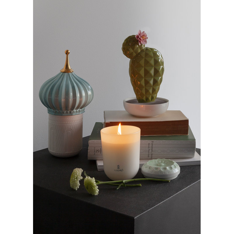 Meadow Breeze Porcelain Lid Scented White Candle 45hr