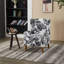Ensemble de table basse et de fauteuils de style rétro de luxe, une chaise de lecture à haut dossier et une table basse en bois massif, convenant aux salons et aux espaces détente de la chambre à coucher
