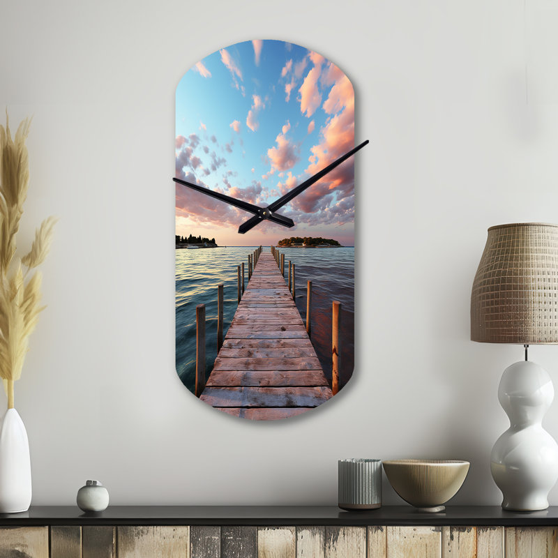 Pier et Dock Tranquil I - grande sculpture d'horloge murale beige, Petit