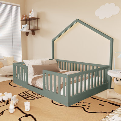 Lit simple en bois avec garde-corps haut pour enfants