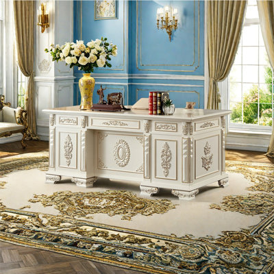 Bureau de luxe sculpté de style français