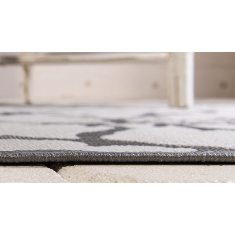 Tapis d'intérieur / extérieur floral gris Barriga, Rectangle 5 pi 3 po x 8 pi
