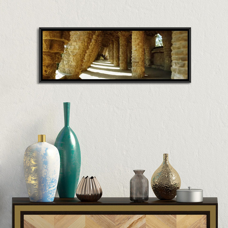 Détail architectural panoramique du parc Guell, conçu par l’ architecte catalan Antonio Gaudi, Barcelone, Espagne, reproduction de photo sur toile