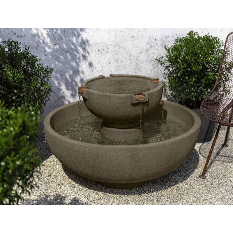 Fontaine en béton petit del rey, Pierre calcaire vieillie