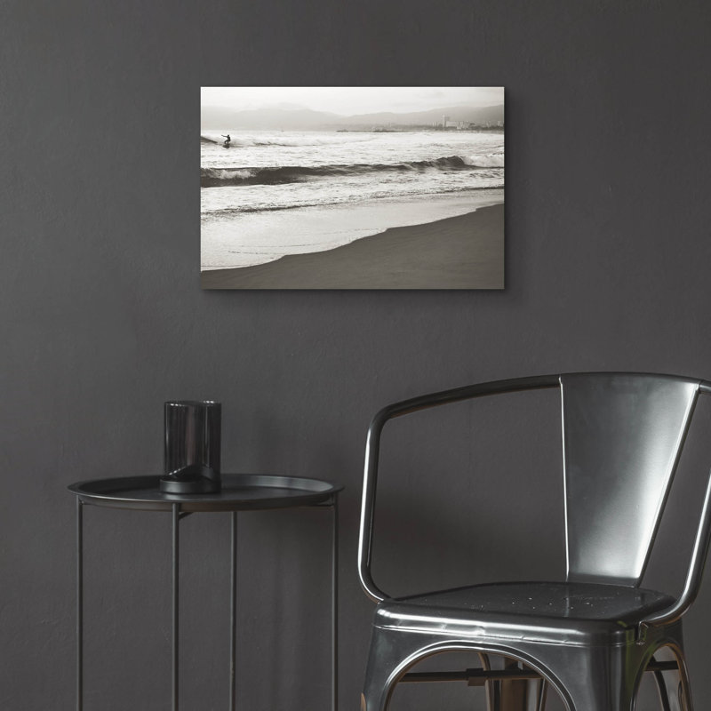 «BW Surfer 1» par Myan Soffia, art mural en verre acrylique, H 16 po x l 24 po x P 0,2 po