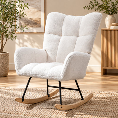Fauteuil à bascule ergonomique Comfy Teddy en tissu doux avec poche de rangement latérale, idéal pour l'allaitement, avec base en bois massif. Fauteuil d'appoint polyvalent pour le salon et la chambre d'enfant. Blanc.