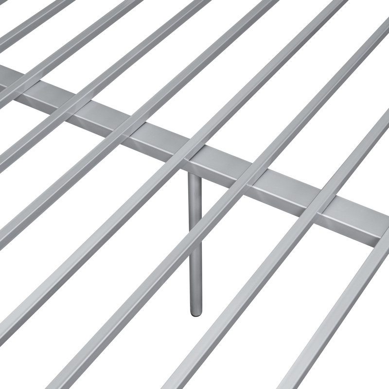 Lit superposé double au-dessus de grand lit double en argent - construction robuste en fer pour un lit peu encombrant. Fabriqué avec accrocheur. Fournit une assurance. Choix. Guide d'assemblage facile. Pour les jeunes