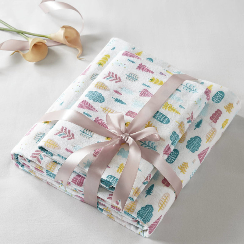 Ensemble de draps en flanelle de coton 4 pièces pour grand lit, conception à motif d'arbres des fêtes blanc, drap-housse entièrement élastiqué, lavable à la machine, toutes les draps sont lavés pour un entretien facile