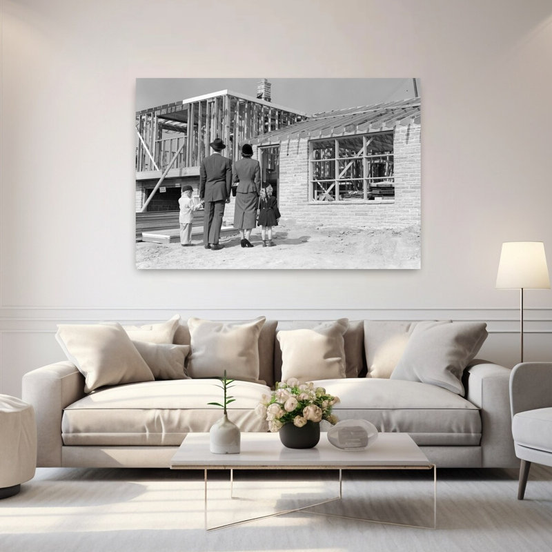 «1950S Family Looking New Home Under Construction Classic Retro Vintage Architecture», art mural, H 60 po x l 40 po